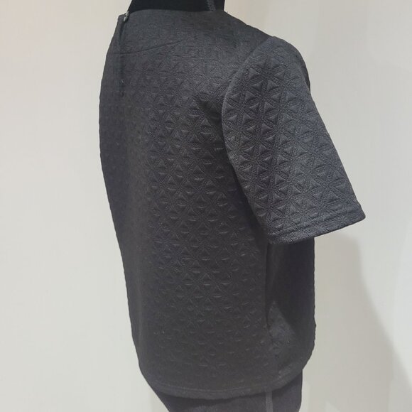 Women's Short Sleeve Quilted T-Shirt with Back Button Enclosure Size Small Black - Picture 3 of 11